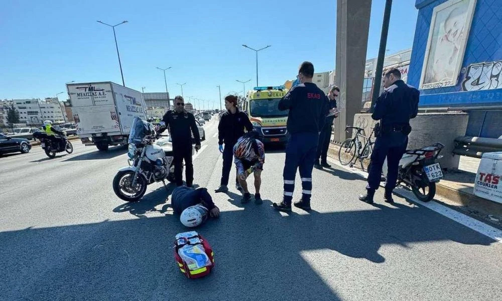 Ποδηλάτης παρέσυρε μοτοσικλετιστή στον Κηφισό και προσπάθησε να διαφύγει